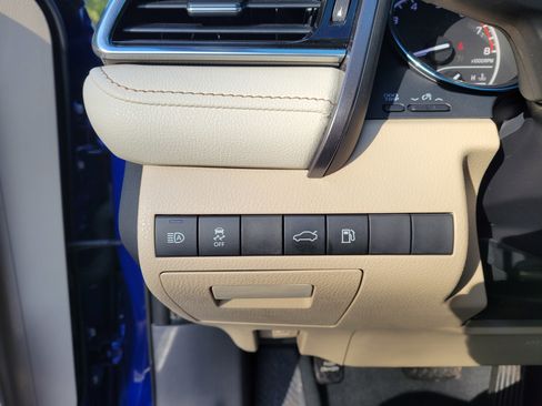 Used 2018 Toyota Camry LE image 17