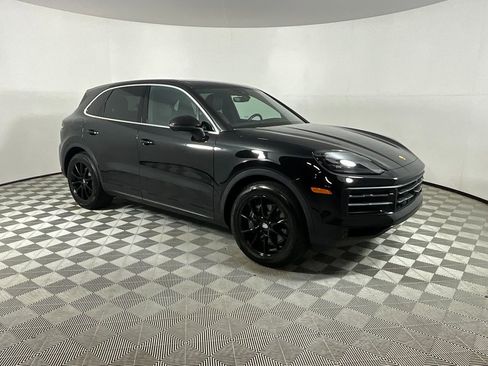 Used 2024 Porsche Cayenne image 6