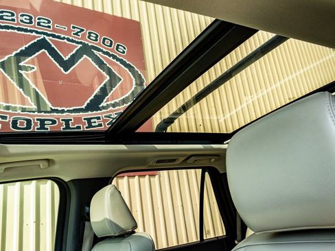 Used 2021 Ford Expedition XLT image 22