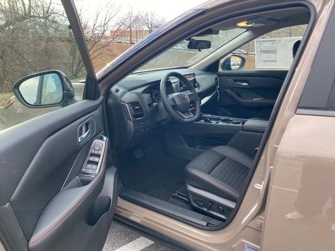 New 2025 Nissan Rogue SV image 14