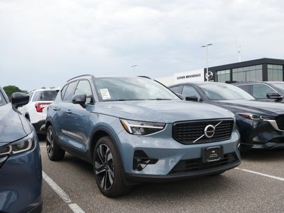 Used 2023 Volvo XC40 B5 Plus w/ Protection Package Premier