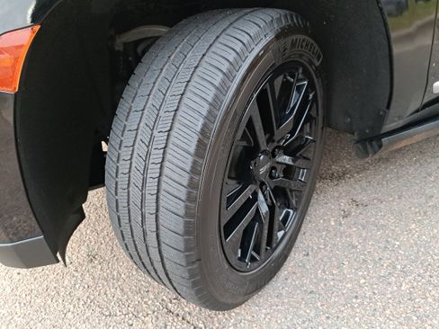 Used 2021 GMC Yukon Denali w/ Denali Premium Package image 34