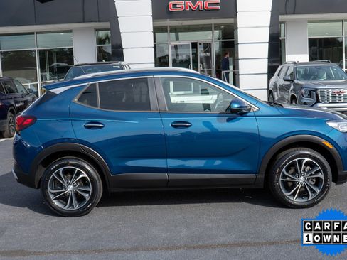 Used 2020 Buick Encore GX Select w/ Advanced Technology Package image 2