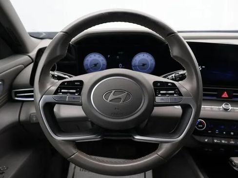 Used 2025 Hyundai Elantra SEL FWD image 19