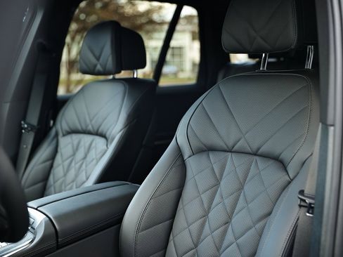 New 2026 BMW X5 xDrive50e w/ Climate Comfort Package image 21