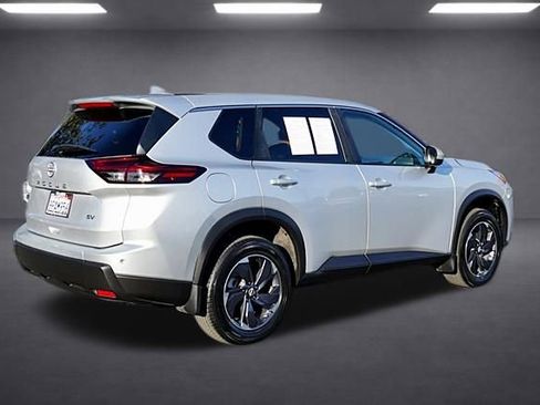 Used 2024 Nissan Rogue SV FWD image 8