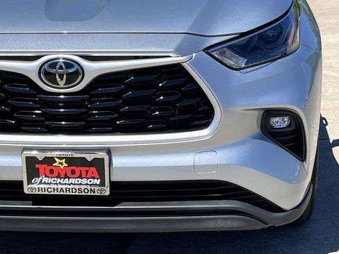 Used 2022 Toyota Highlander XLE FWD image 8