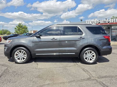 Used 2017 Ford Explorer XLT w/ Equipment Group 202A FWD image 3