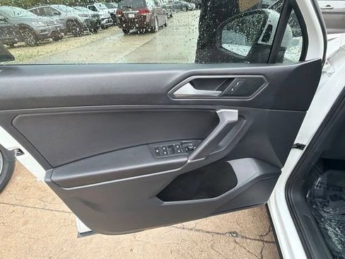 Used 2020 Volkswagen Tiguan SE AWD/4WD image 16