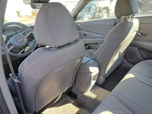 Used 2025 Hyundai Elantra SEL image 28