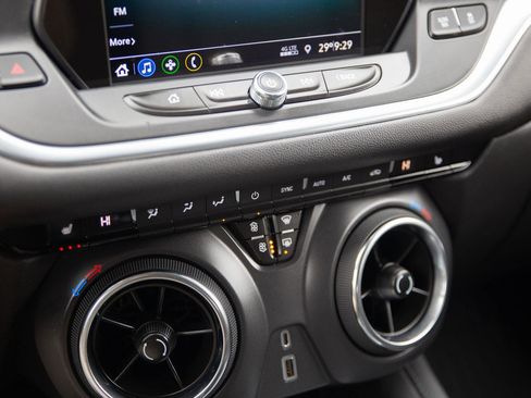 Used 2020 Chevrolet Blazer LT image 15