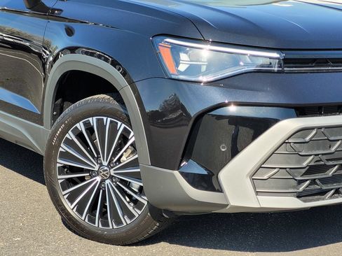 New 2026 Volkswagen Taos SE FWD image 3