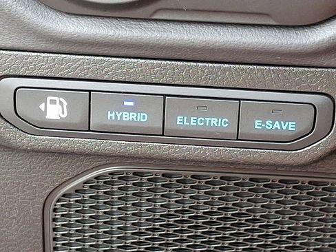 Certified 2025 Jeep Wrangler Unlimited Sahara w/ Safety Group AWD/4WD image 27