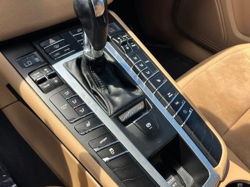 Used 2018 Porsche Macan AWD/4WD image 19