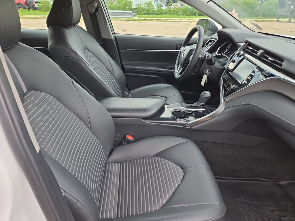 Used 2018 Toyota Camry SE FWD image 13