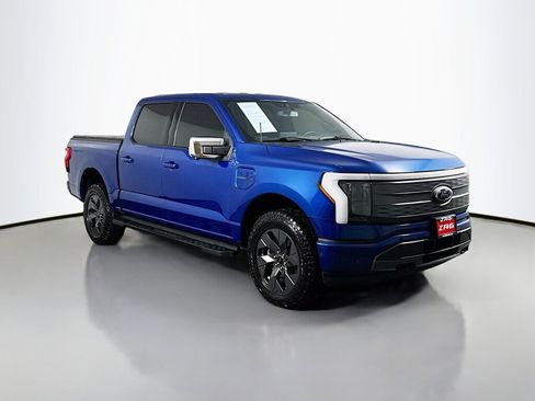 Used 2022 Ford F150 Lightning Lariat image 7