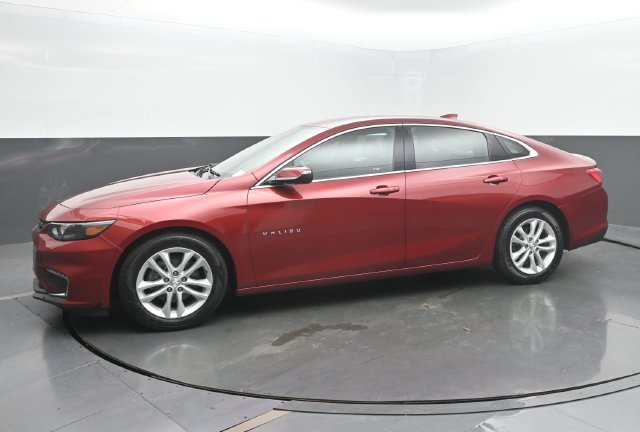 Used 2017 Chevrolet Malibu LT FWD image 2