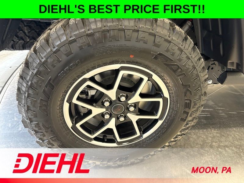 New 2026 Jeep Gladiator Rubicon w/ Steel Power Dome Hood Package AWD/4WD image 8