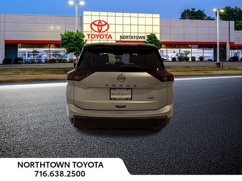 Used 2025 Nissan Rogue SV image 11
