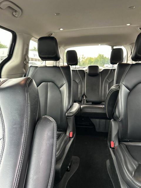 Used 2023 Chrysler Pacifica Touring-L FWD image 27