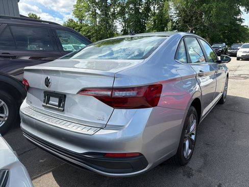 Used 2023 Volkswagen Jetta SE w/ Panoramic Sunroof Package FWD image 6