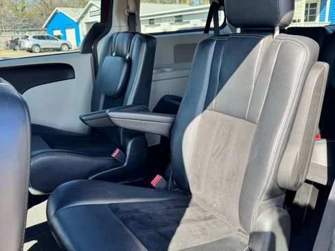 Used 2018 Dodge Grand Caravan SXT image 13