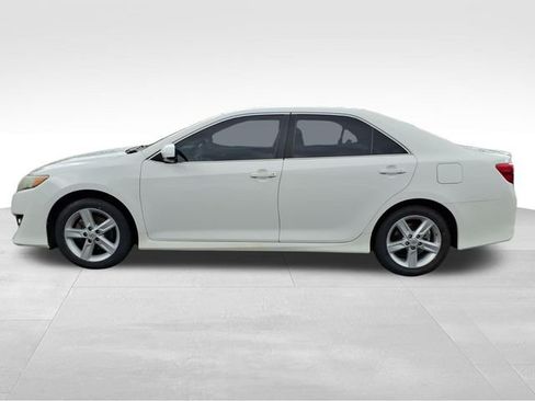 Used 2012 Toyota Camry SE FWD image 6