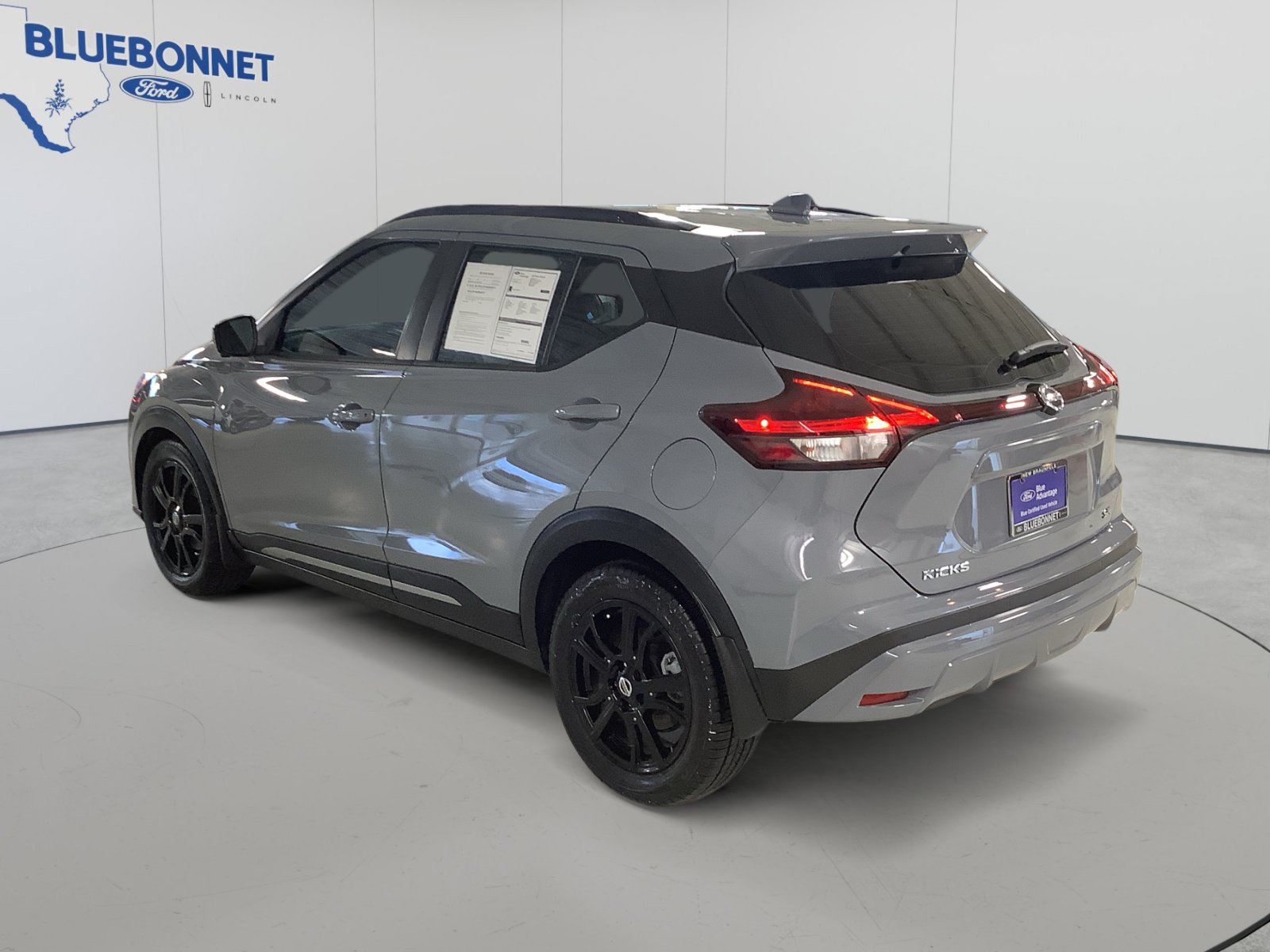 Used 2021 Nissan Kicks SR w/ SR Premium Package FWD image 7