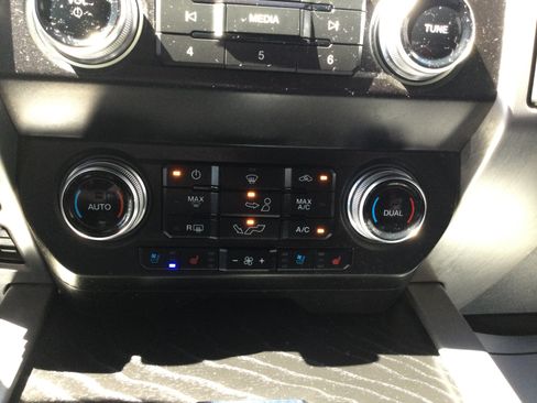 Used 2019 Ford F150 Platinum w/ Technology Package AWD/4WD image 20