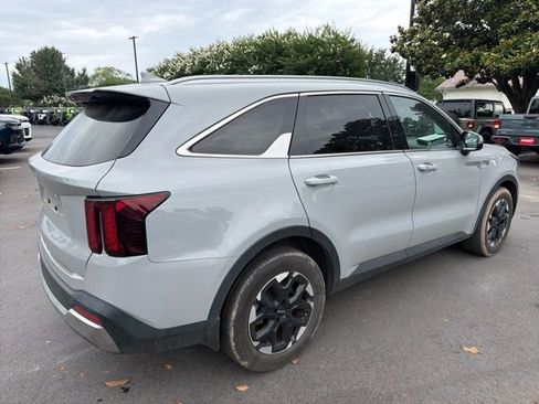 Used 2024 Kia Sorento S w/ Panoramic Sunroof Package FWD image 3