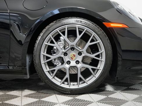 Certified 2024 Porsche 911 Carrera 4 AWD/4WD image 18