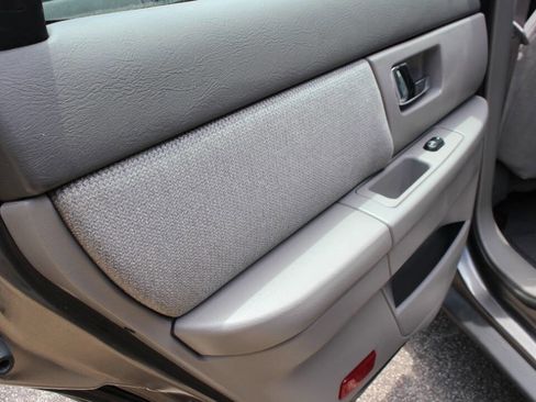 Used 2002 Ford Taurus SE image 26