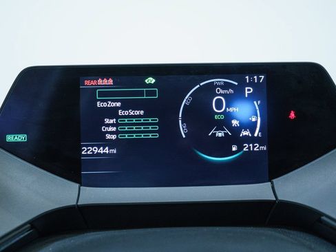 Used 2025 Toyota Prius XLE FWD image 17