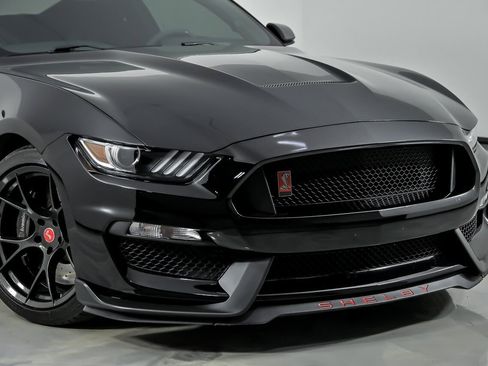 Used 2017 Ford Mustang Shelby GT350 w/ Electronics Package RWD image 3