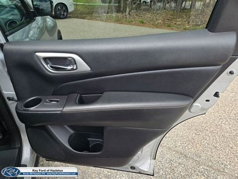 Used 2020 Nissan Pathfinder SL AWD/4WD image 14