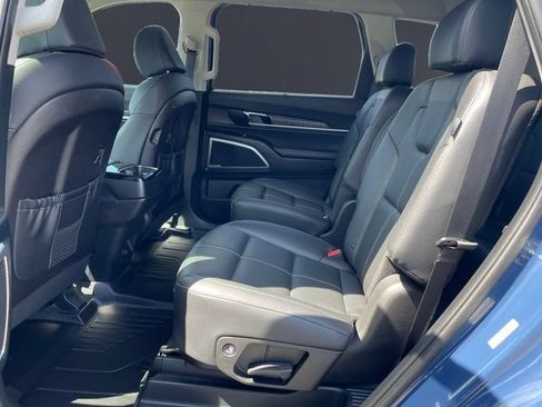 Used 2024 Kia Telluride EX w/ EX Captain's Chair Package AWD/4WD image 13
