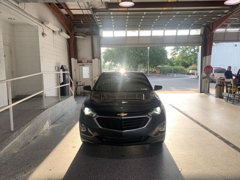 Used 2020 Chevrolet Equinox LT FWD image 2