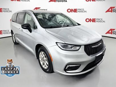 Used 2024 Chrysler Pacifica Touring-L