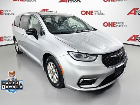 Used 2024 Chrysler Pacifica Touring-L FWD image 1