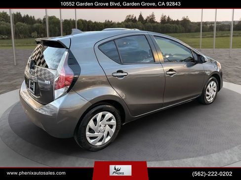 Used 2015 Toyota Prius C One image 9