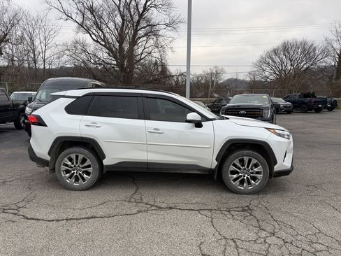 Used 2023 Toyota RAV4 XLE Premium image 8