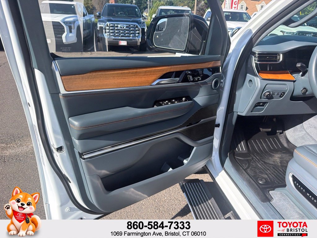 Used 2023 Jeep Grand Wagoneer Series III AWD/4WD image 14