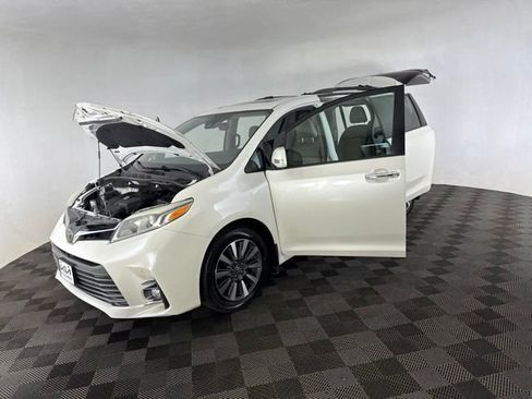 Used 2019 Toyota Sienna Limited Premium FWD image 12