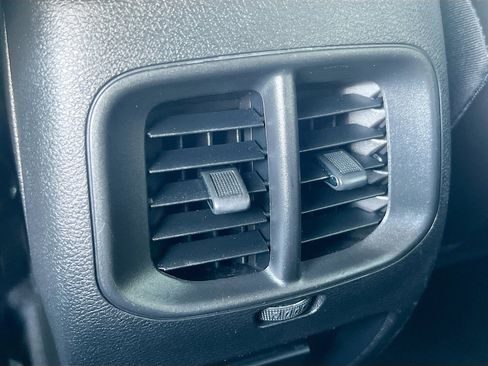 Used 2019 Jeep Cherokee Latitude Plus w/ Cold Weather Group image 26