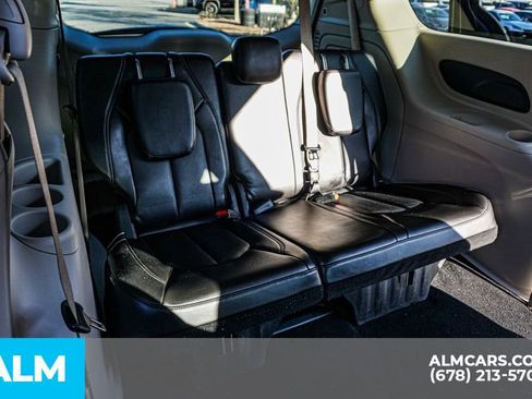 Used 2024 Chrysler Pacifica Select image 24