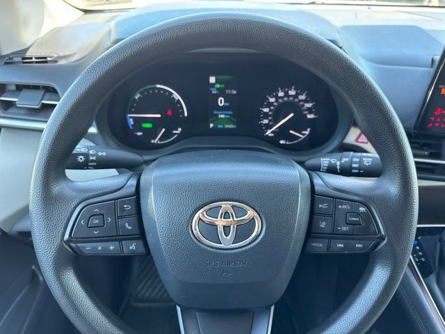 Used 2023 Toyota Sienna LE AWD/4WD image 16