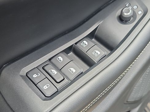 Used 2023 Jeep Grand Cherokee Altitude AWD/4WD image 21