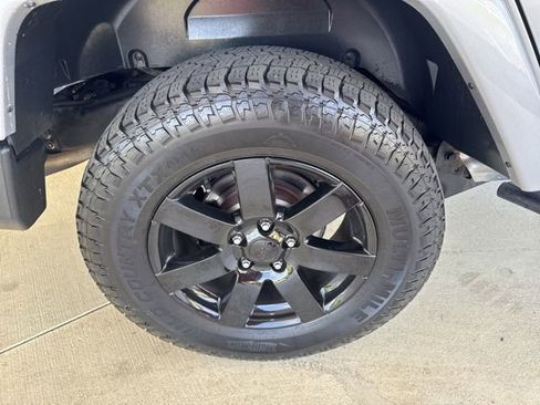 Used 2017 Jeep Wrangler Unlimited Sahara w/ Max Tow Package AWD/4WD image 33