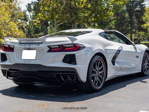 Used 2023 Chevrolet Corvette Stingray Premium Cpe w/ Z51 Performance Package image 8