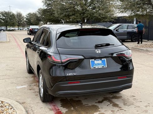 Used 2023 Honda HR-V LX image 3